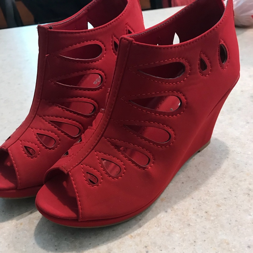 Top Moda Wedged Sandals